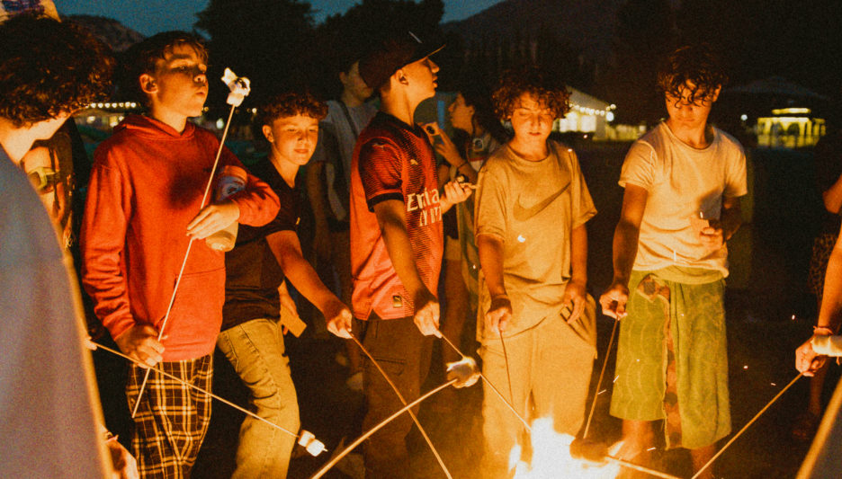 boys campfire smores